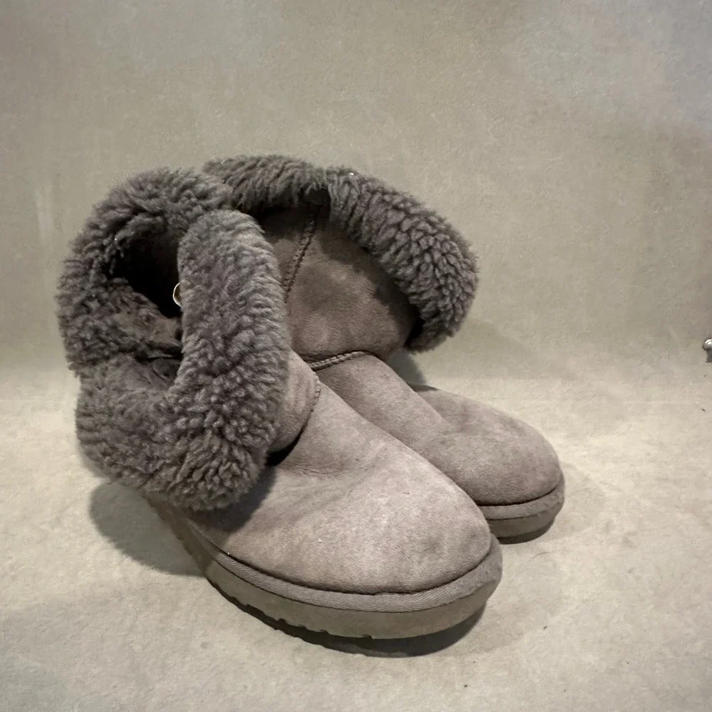 UGG Australia Grey Suede Shearling Cuff Boots Womens 8 Grey F19013G Winter Boot